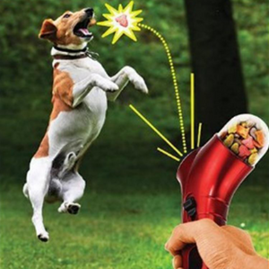 TreatLauncher™ - Schießen Sie Futter auf Ihre Haustiere!
