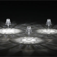 Lade das Bild in den Galerie-Viewer, Aufladbare Kristall-Tischlampe aus Acrylglas
