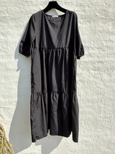 Sassy Copenhagen - Marie Kleid mit T-Shirt-Ärmeln