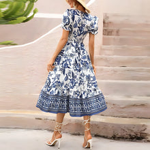 Lade das Bild in den Galerie-Viewer, Athena™ - Elegantes V-Ausschnitt Kleid mit Blumenmuster
