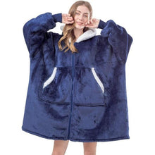 Lade das Bild in den Galerie-Viewer, DER KUSCHELHOODIE - Warme Kapuzendecke als Pullover in Übergröße
