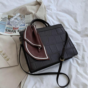 Clu - Elegante und klassische Handtasche