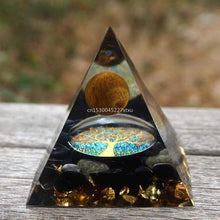 Lade das Bild in den Galerie-Viewer, Orgon Pyramide Amethyst Peridot Heilkristall Energie
