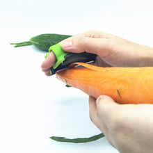 Lade das Bild in den Galerie-Viewer, Finger Schäler - Das Schälen von Obst und Gemüse war noch nie so einfach (1+1 GRATIS)!
